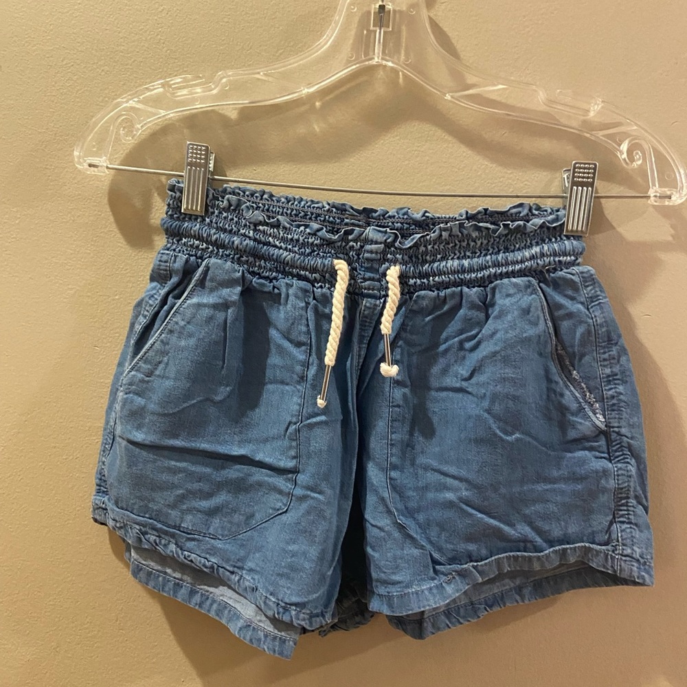 Beautiful soft Love Tree girls size S blue jeans shorts. {1040}